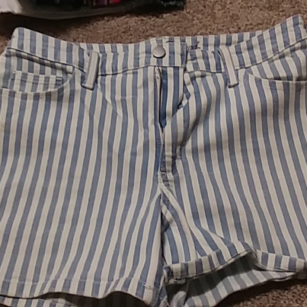 Universal thread striped shorts6